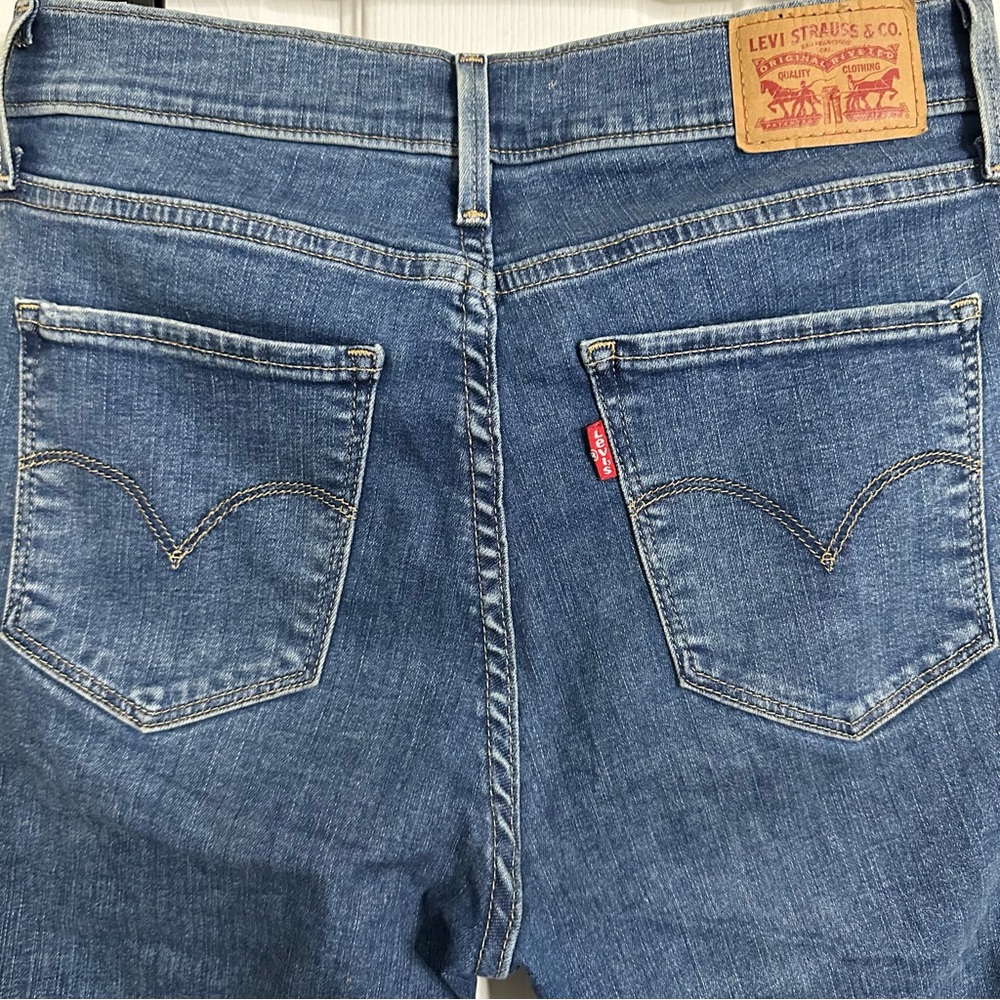 Levi’s 720 High Rise Super Skinny Distressed Blue Women's Jeans Size 28